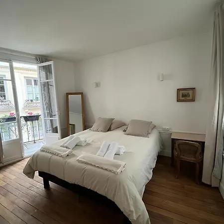 Aux Terrasses De La Lune Apartment *